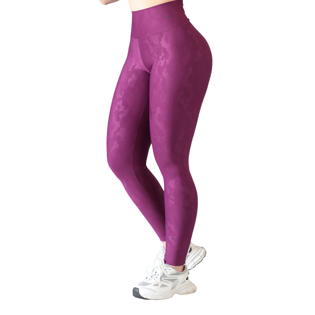 Leggings Deportivos para Mujer Fitness: Efecto Push Up, Cintura Alta, Textil Lycra Transpirable Texturizado con Relieves Militar, Color Morada | Adriana Olimpo