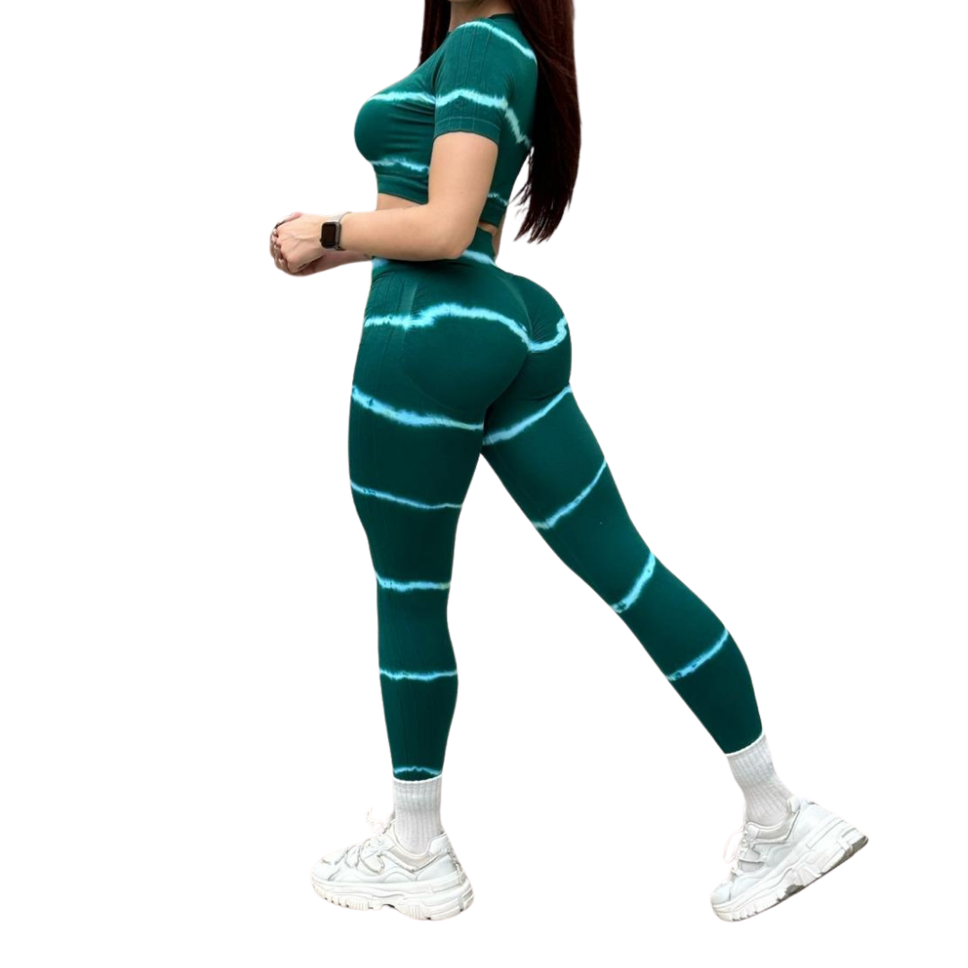 Conjunto Deportivo para Mujer Fitness: Top Manga Corta, Efecto Push Up, Textil Tejido, Transpirable con Relieve de Lineas, Color Verde Esmeralda | Adriana Olimpo