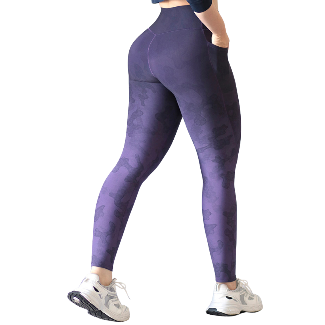 Leggings Deportivos para Mujer Fitness: Efecto Básico, Cintura Alta, Con Bolsillos Laterales, Textil Lycra Transpirable con Acabado Liso Degradado, Color Morado Camu | Adriana Olimpo