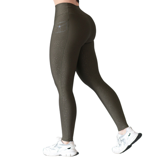 Leggings Deportivos para Mujer Fitness: Efecto Básico, Cintura Alta, Con Bolsillos Laterales, Textil Lycra Transpirable con Relieves Mini Print, Color Verde Militar | Adriana Olimpo