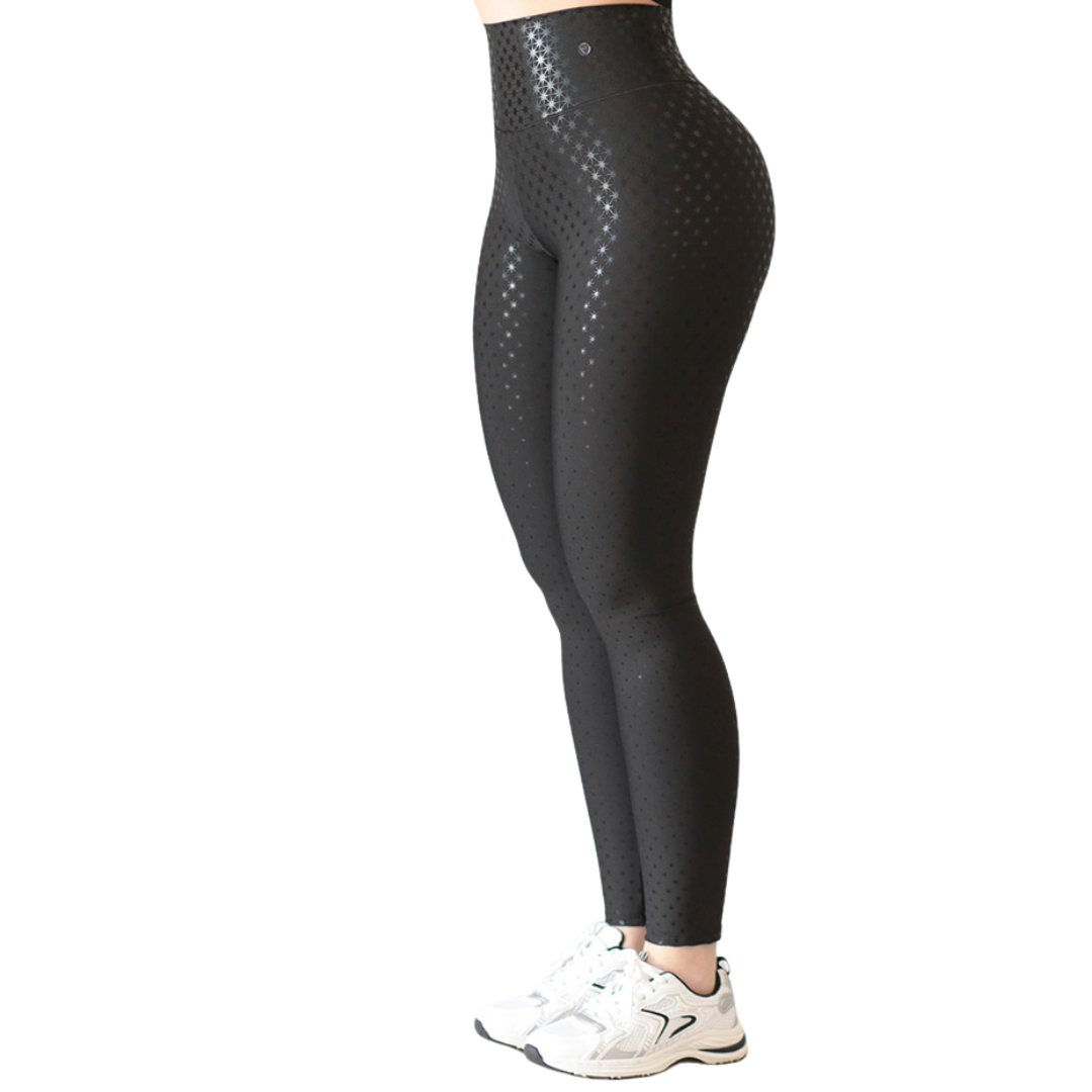 Leggings Deportivos para Mujer Fitness:  Efecto Push Up, Cintura Alta, Textil Lycra Transpirable con Destellos Reflectantes✨ y Relieves Asteria, Color Negro | Adriana Olimpo