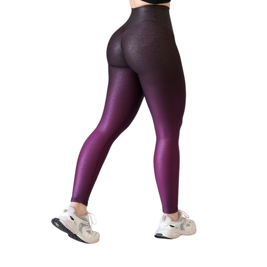 Leggings Deportivos para Mujer Fitness:  Efecto Push Up, Cintura Alta, Textil Lycra Transpirable con Destellos Reflectantes✨ y Relieves Mini Ball, Color Purpura Degradado | Adriana Olimpo