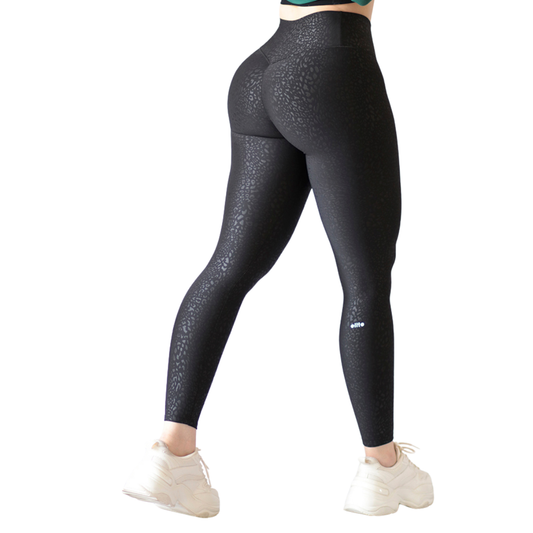 Leggings Deportivos para Mujer Fitness: Efecto Push Up, Cintura Alta, Textil Lycra Transpirable Texturizado con Relieves Mini print , Color Negro | Adriana Olimpo