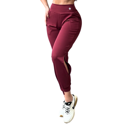 Pans Deportivos para Mujer Fitness: Efecto Básico, Cintura Alta, Con Bolsillos Laterales, Textil Lycra Transpirable con Acabado Liso, Color Vino | Adriana Olimpo