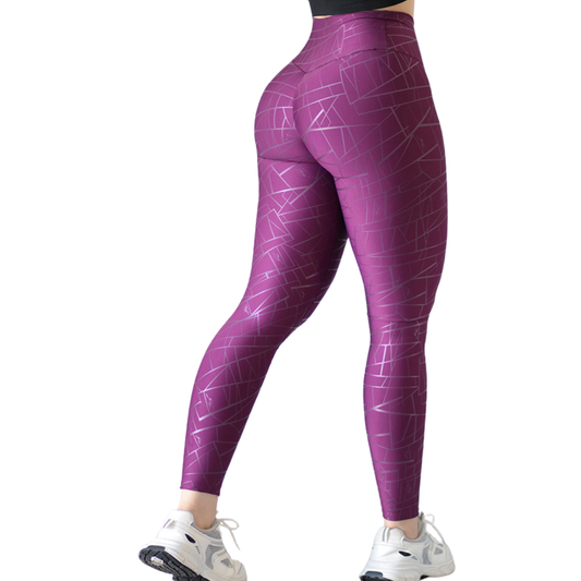 Leggings Deportivos para Mujer Fitness:  Efecto Push Up, Cintura Alta, Textil Lycra Transpirable con Destellos Reflectantes✨ y Relieves de Lineas, Color Morada | Adriana Olimpo