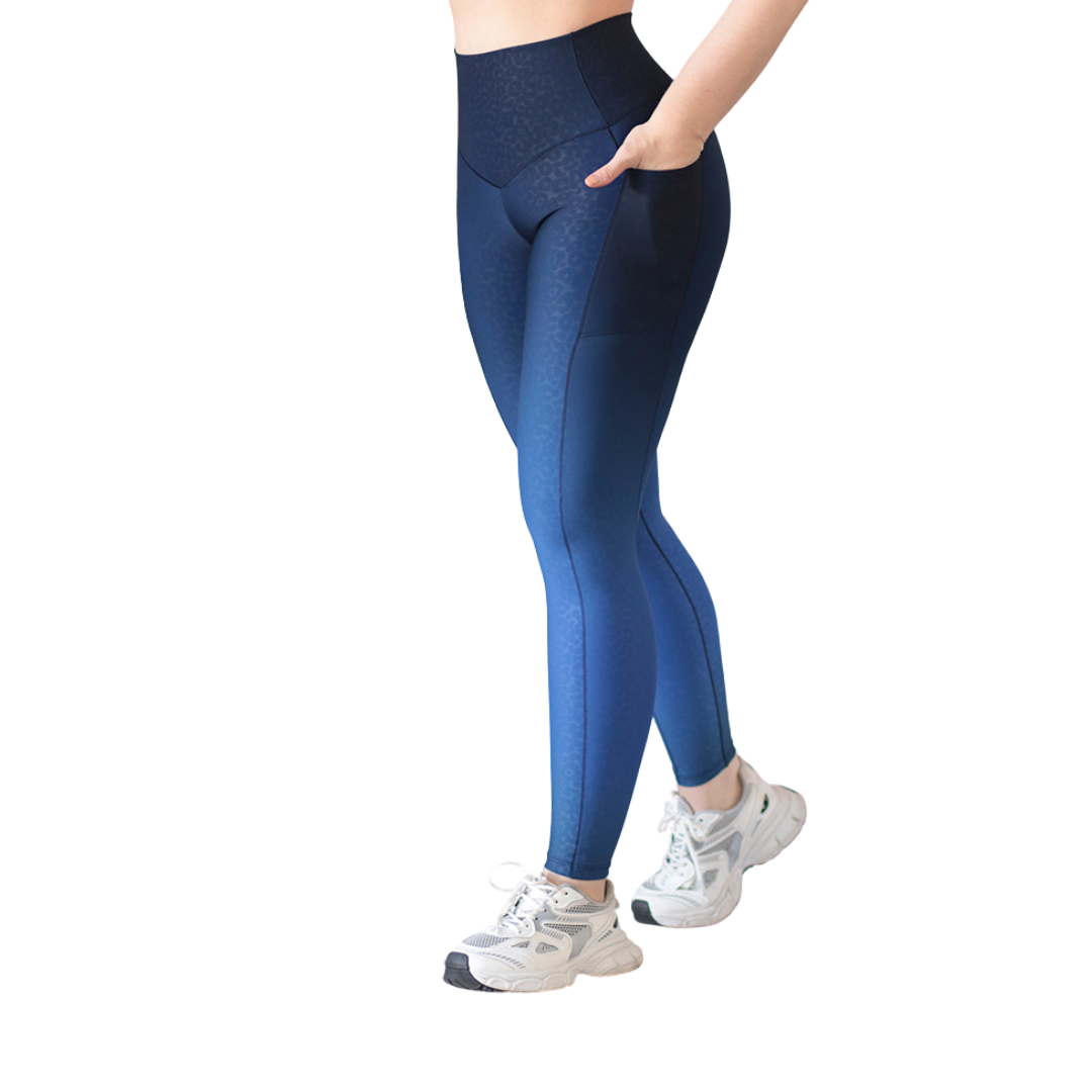 Leggings Deportivos para Mujer Fitness: Efecto Básico, Cintura Alta, Con Bolsillos Laterales, Textil Lycra Transpirable con Relieve de Leopardo, Color Azul Real Degradado | Adriana Olimpo