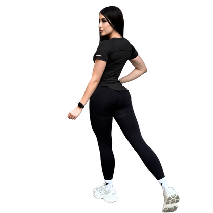 Blusa de Compresión para Mujer Fitness: Manga Corta, Corte Ceñido, Cuello Redondo, Textil Llycra Suave Acabado Liso, Color Negro| Adriana Olimpo