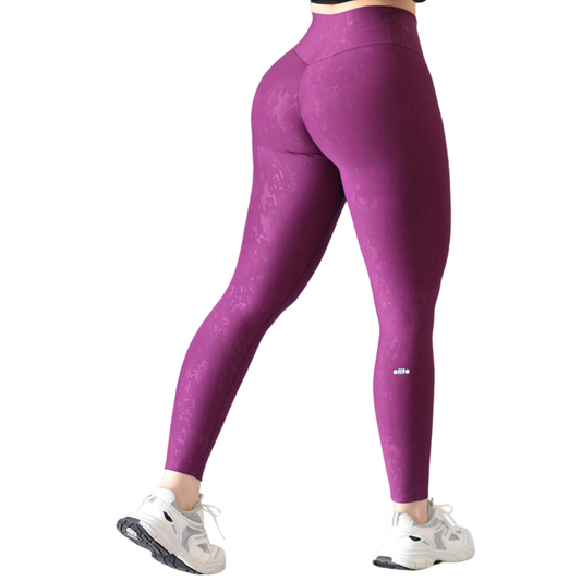 Leggings Deportivos para Mujer Fitness: Efecto Push Up, Cintura Alta, Textil Lycra Transpirable Texturizado con Relieves Pixel, Color Moras | Adriana Olimpo