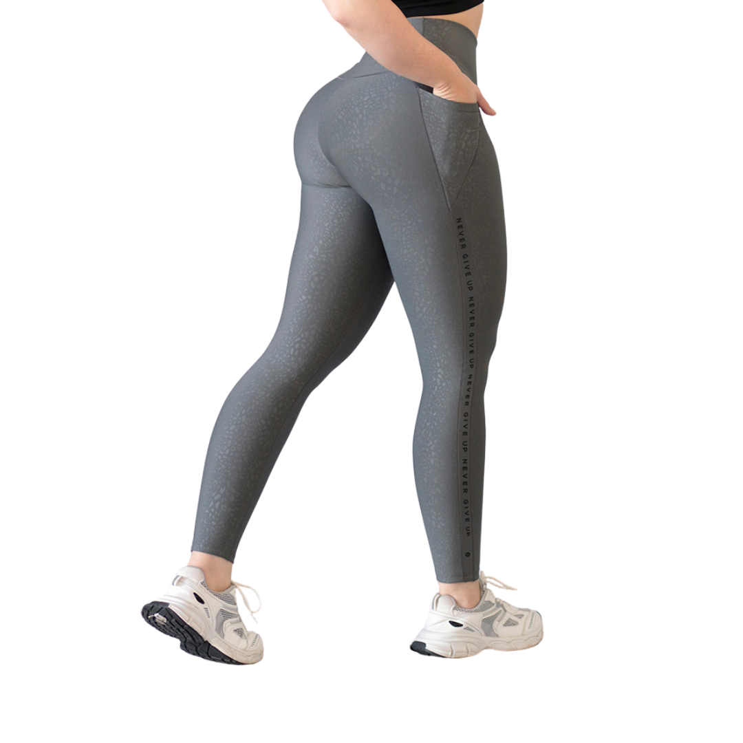 Leggings Deportivos para Mujer Fitness: Efecto Básico, Cintura Alta, Con Bolsillos Laterales, Textil Lycra Transpirable con Relieve Mini Print, Color Gris Luna | Adriana Olimpo