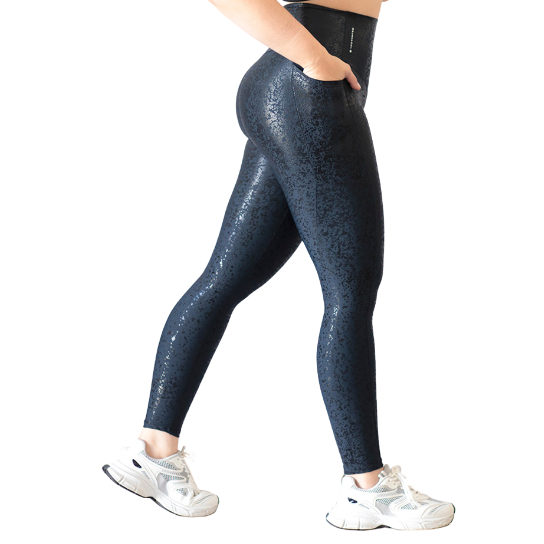 Leggings Deportivos para Mujer Fitness: Efecto Push Up, Cintura Alta, Con Bolsillos Laterales, Textil Lycra Transpirable con Destellos Reflectantes✨ y Relieves Estatica, Color Azul Media Noche | Adriana Olimpo