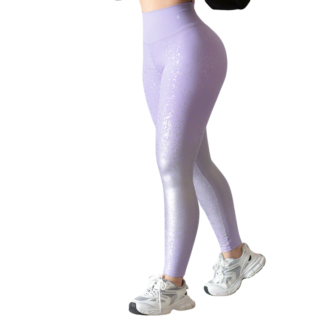 PLANTLeggings Deportivos para Mujer Fitness:  Efecto Push Up, Cintura Alta, Textil Lycra Transpirable con Destellos Reflectantes✨ y Relieves Gotitas, Color Lila | Adriana Olimpo