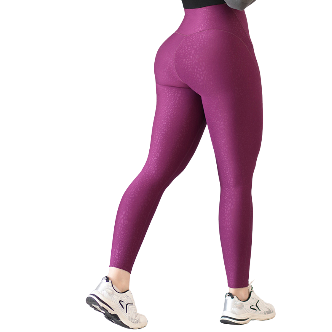 Leggings Deportivos para Mujer Fitness:  Efecto Push Up, Cintura Alta, Textil Lycra Transpirable con Relieves de Mini Print, Color Morado | Adriana Olimpo