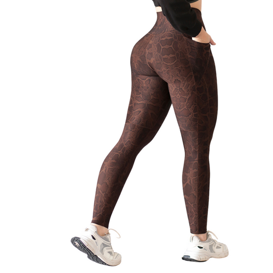 Leggings Deportivos para Mujer Fitness: Efecto Básico, Cintura Alta, Con Bolsillos Laterales, Textil Lycra Transpirable con Acabado Liso Snake, Color Marron | Adriana Olimpo