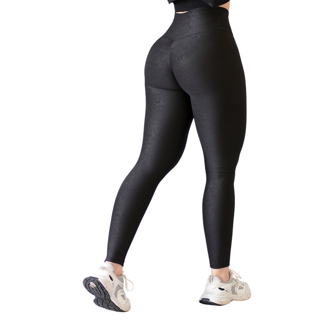 Leggings Deportivos para Mujer Fitness:  Efecto Push Up, Cintura Alta, Textil Lycra Transpirable con Relieves de Cola de Sirena, Color Negro | Adriana Olimpo