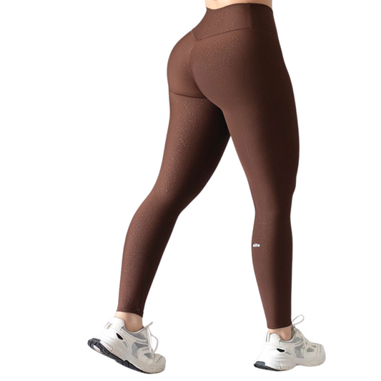 Leggings Deportivos para Mujer Fitness: Efecto Push Up, Cintura Alta, Textil Lycra Transpirable Texturizado con Relieves de Arena, Color Chocolate | Adriana Olimpo