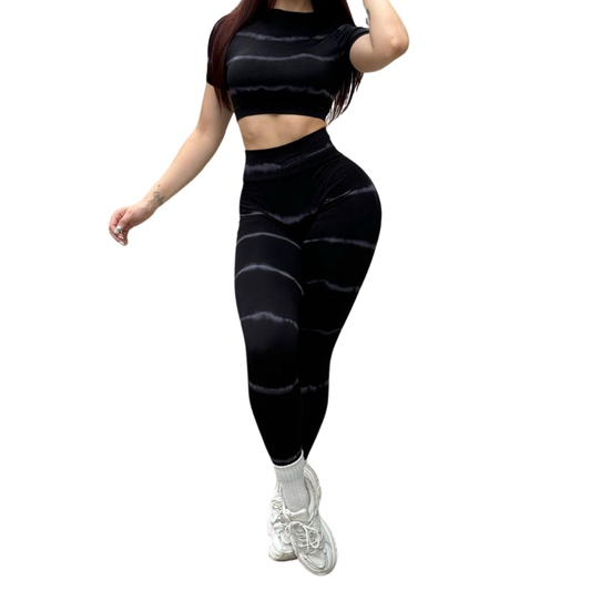 Conjunto Deportivo para Mujer Fitness: Top Manga Corta, Efecto Push Up, Textil Tejido, Transpirable con Relieve de Lineas, Color Negro | Adriana Olimpo