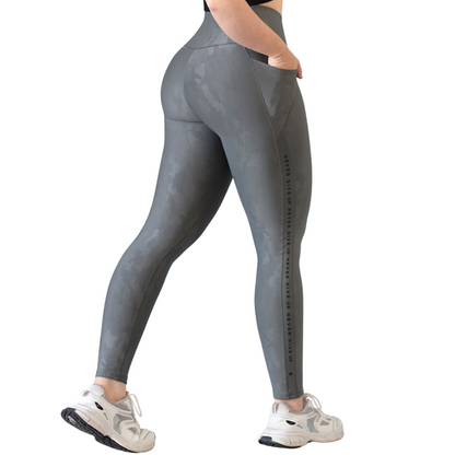 Leggings Deportivos para Mujer Fitness: Efecto Básico, Cintura Alta, Con Bolsillos Laterales, Textil Lycra Transpirable con Relieves Camu, Color Gris | Adriana Olimpo