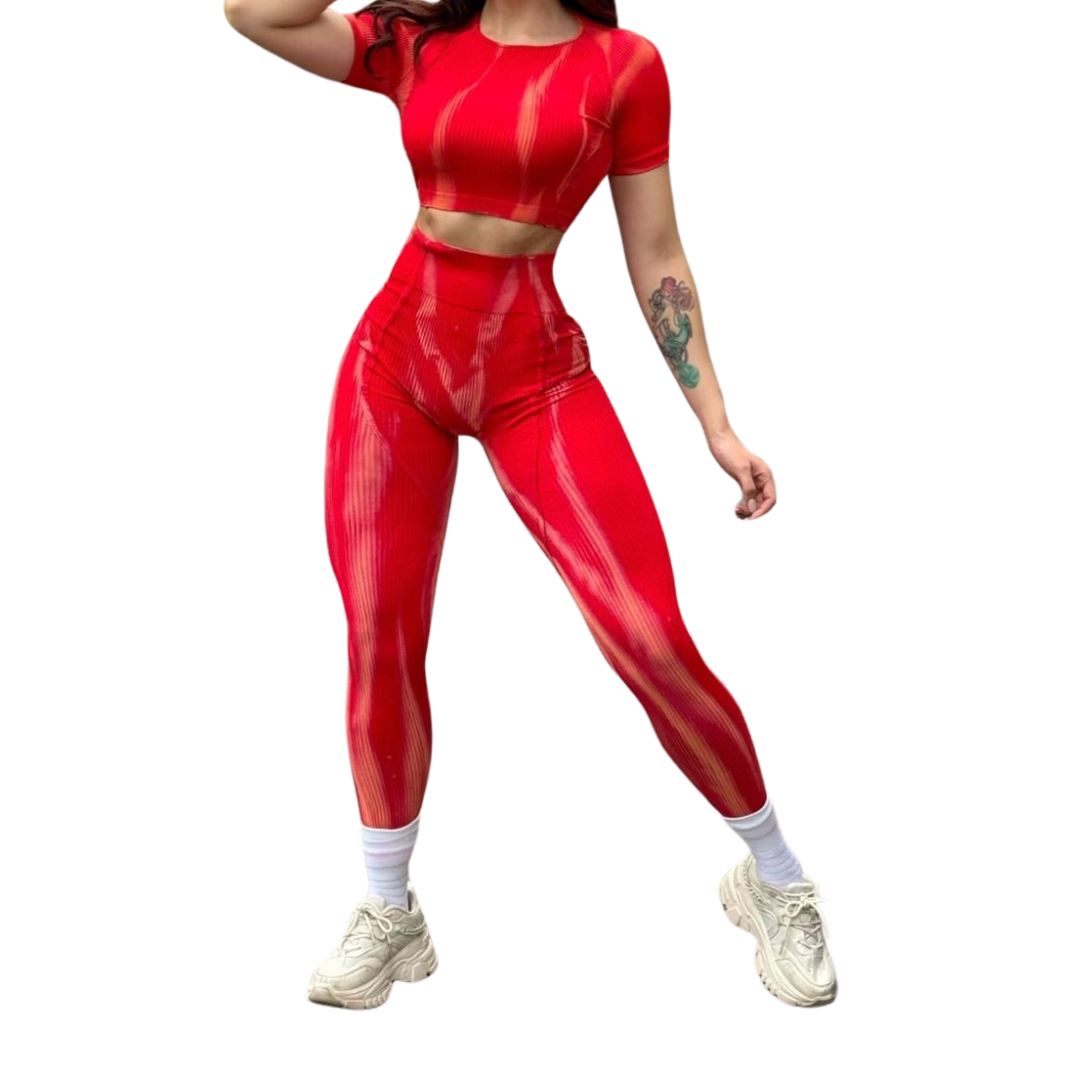 Conjunto Deportivo para Mujer Fitness: Top Manga Corta, Efecto Push Up, Textil Tejido, Transpirable con Relieve de Lineas, Color Rojo | Adriana Olimpo