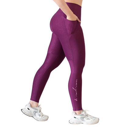 Leggings Deportivos para Mujer Fitness: Efecto Básico, Cintura Alta, Con Bolsillos Laterales, Textil Lycra Transpirable con Relieve Mini Print, Color Fucsia | Adriana Olimpo