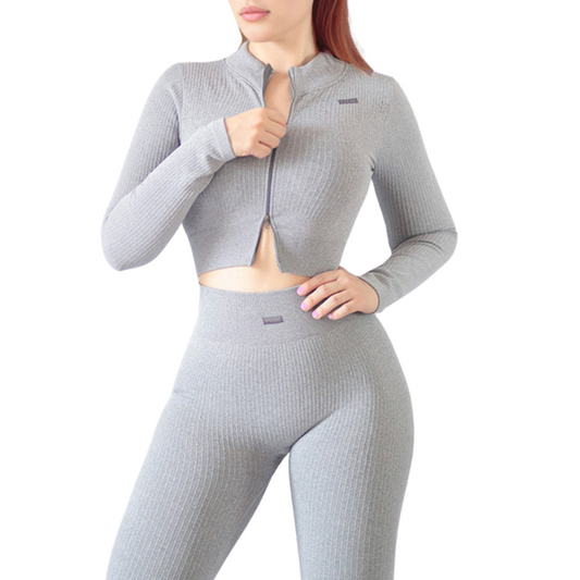 Conjunto Deportivo para Mujer Fitness: Efecto Push Up, Cintura Alta, Textil Lycra Transpirable Texturizado con Relieves lineas, Color Gris | Adriana Olimpo